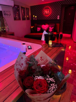 SUITE 785 Chambre Jacuzzi Sauna